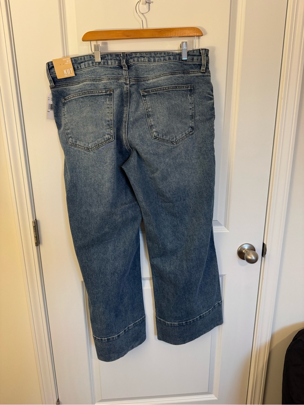 Kut from the cloth Women's Mid Wash Blue Jeans - wide leg - Picture 3 of 3